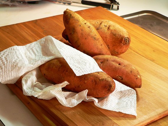 Pat the sweet potatoes to dry the water from them.