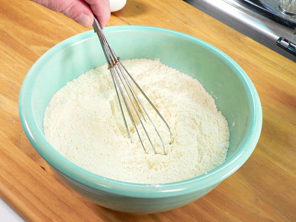 Whisk the dry ingredients together.