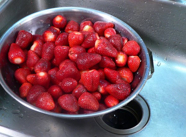 Let the berries drain briefly.