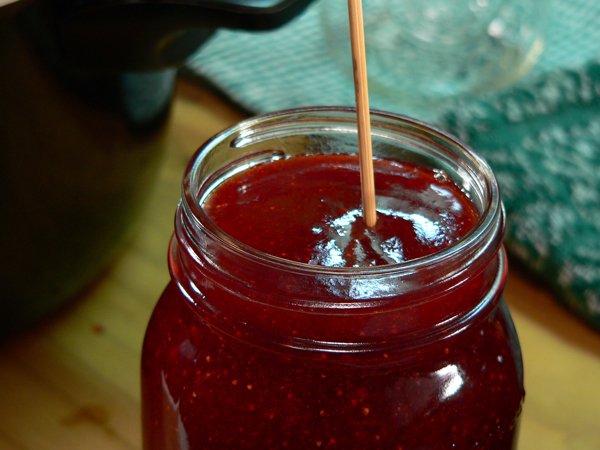 Strawberry Jam, working out the air bubbles.