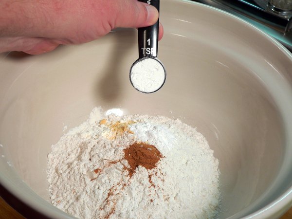 Praline-Apple Bread, add the baking powder.