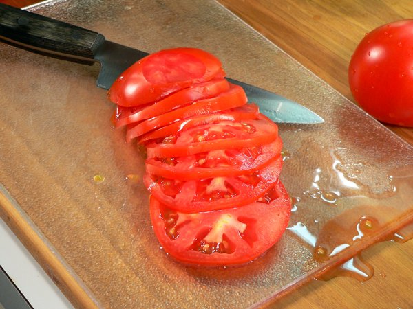 Tomato Pie Recipe, slice the tomato.