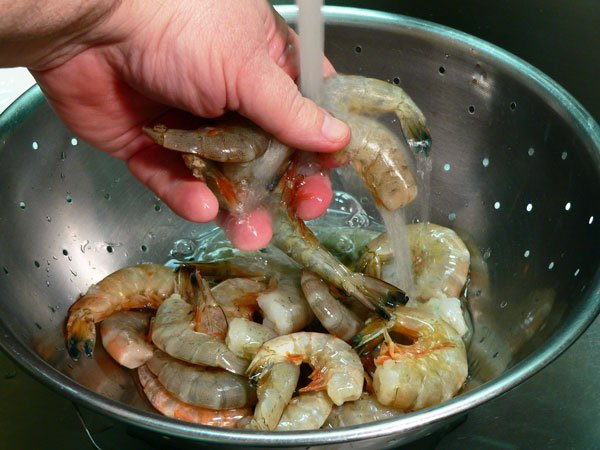 Beaufort Stew, prepare the shrimp.