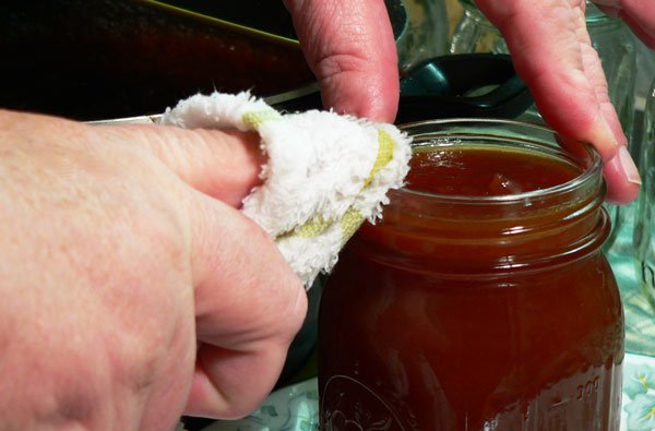 Apple Butter, clean the jar tops.